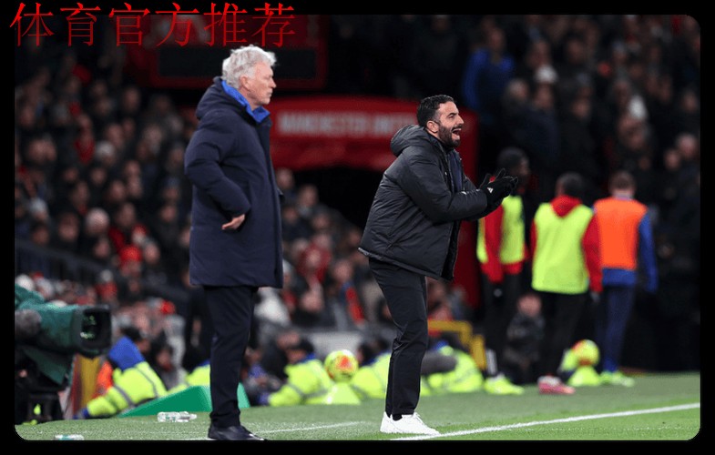 40岁阿莫林蹲地捂脸！执教曼联1周年+输球率近5成 怒批全队：糟糕